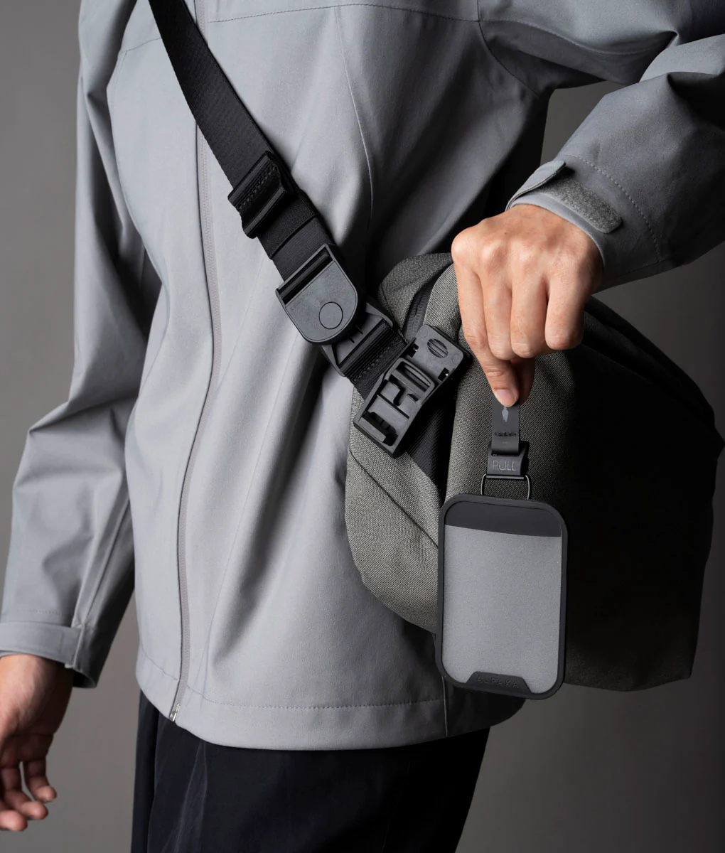 380-hub-cardholder-male-part-2.webp HUB Cardholder Male Part