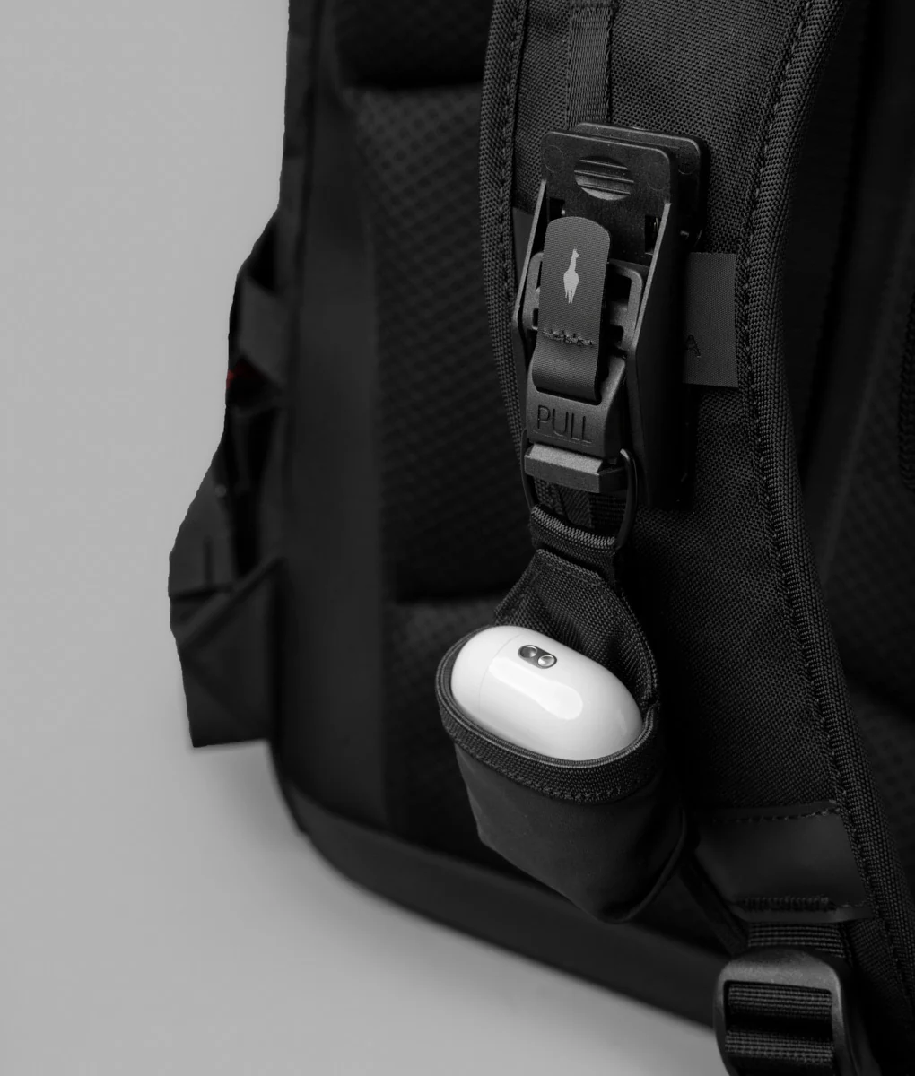 402-hub-earbuds-pouch-4.webp HUB Earbuds Pouch