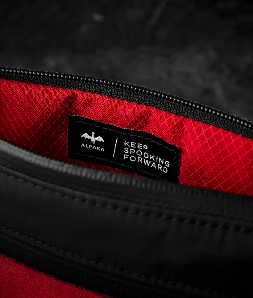 Zip Pouch Max V2 – Vampire Edition