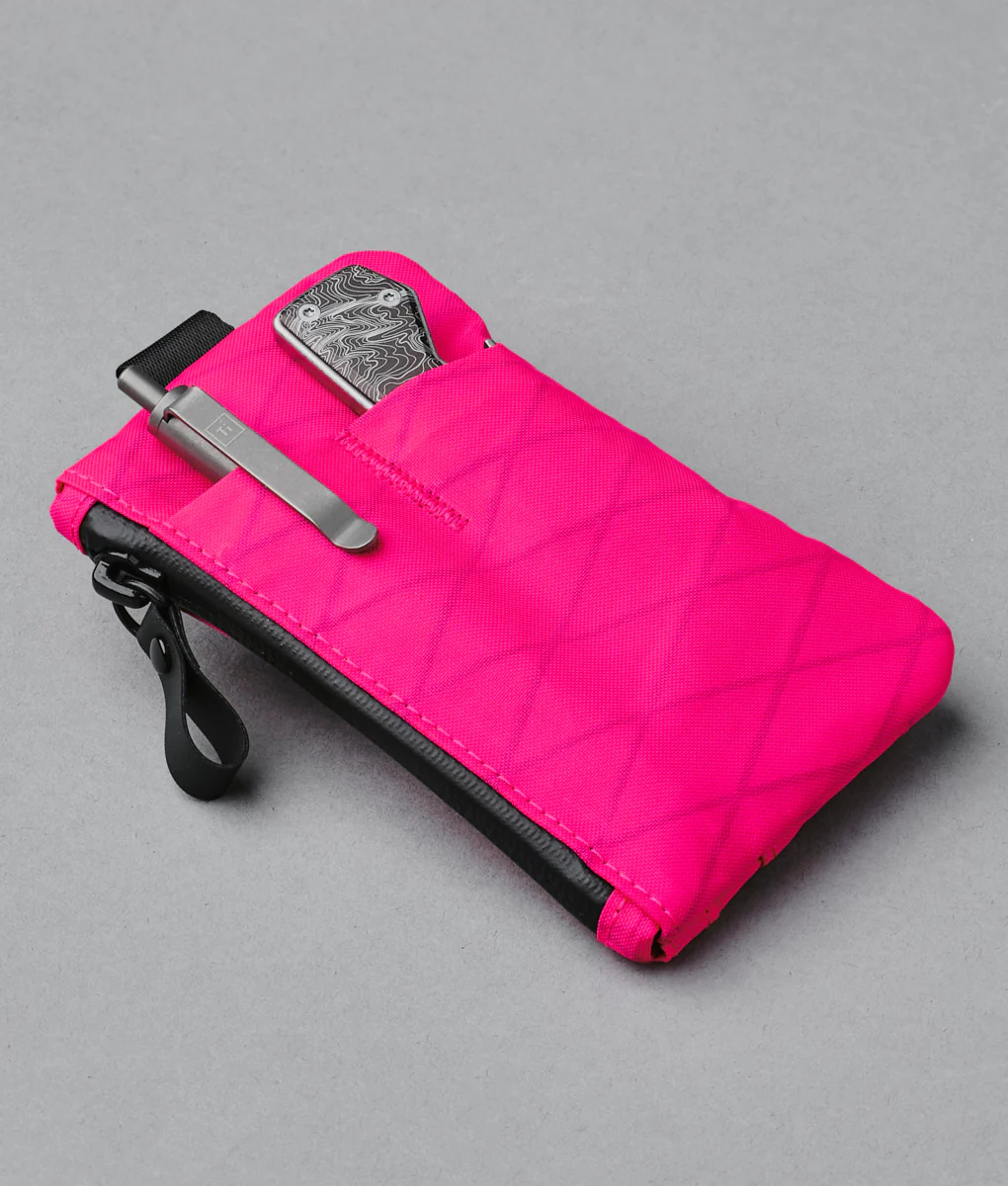 78-zip-pouch-pro-hot-pink-rvx20-4.webp Zip Pouch Pro - Hot Pink RVX20